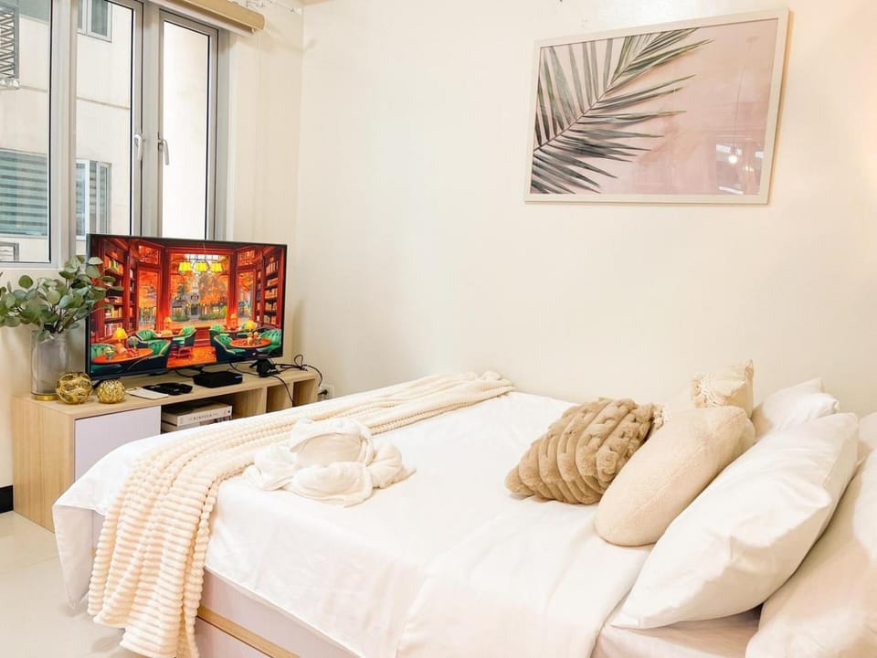 Prime Condo Living Near Venice Canal #msert26k House in Makati