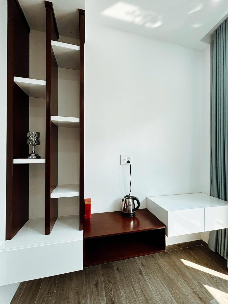 Photo of the whole room, Bedroom