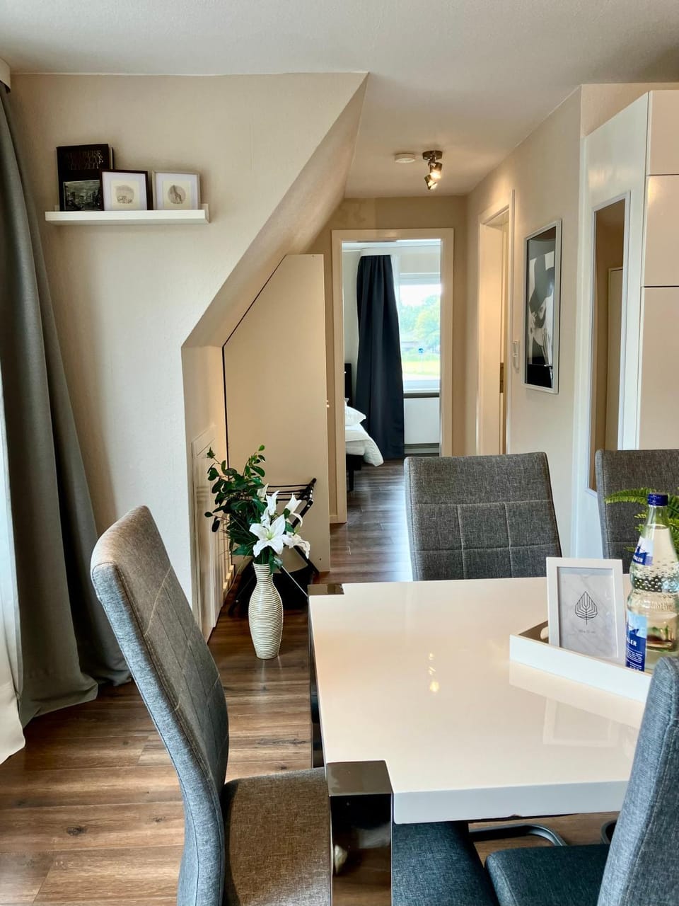 Living room, Seating area, Dining area