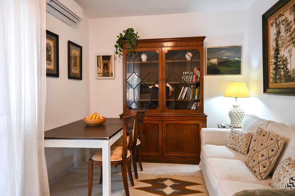 Living room, Seating area, Dining area, air conditioner