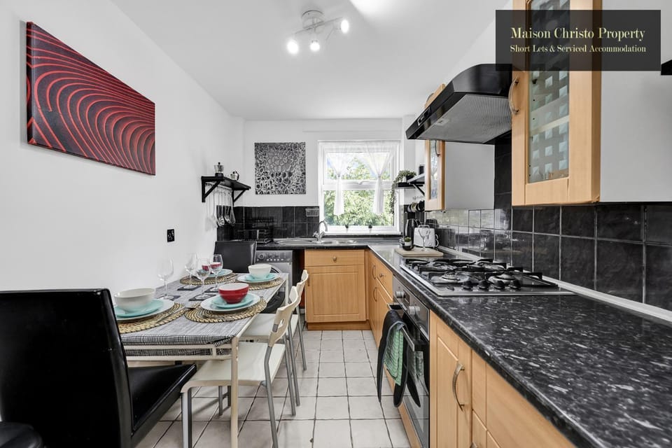Kitchen or kitchenette, Dining area, stove, toaster