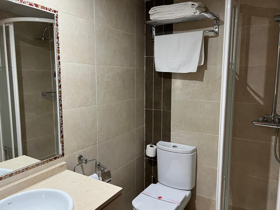 Hostal Los Coronales Bed and Breakfast in Madrid