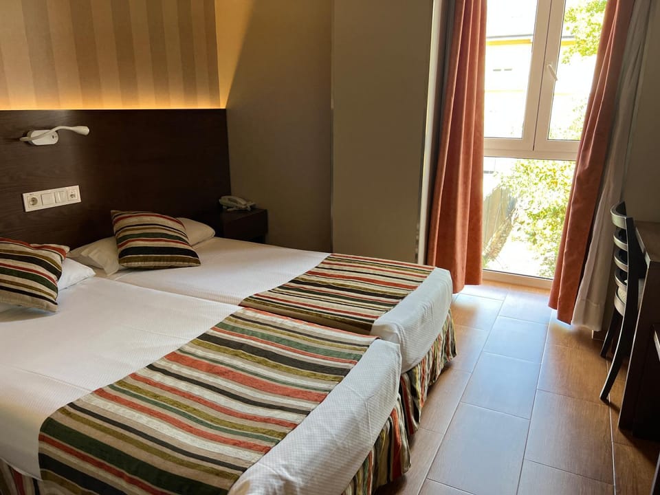 Hostal Los Coronales Bed and Breakfast in Madrid