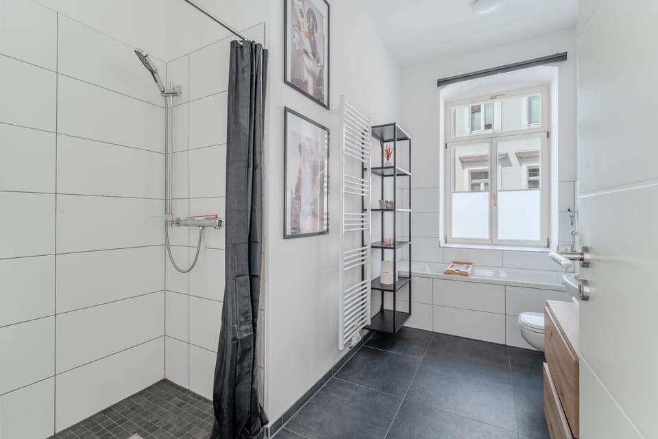 Shower, Toilet, Bathroom, Bath
