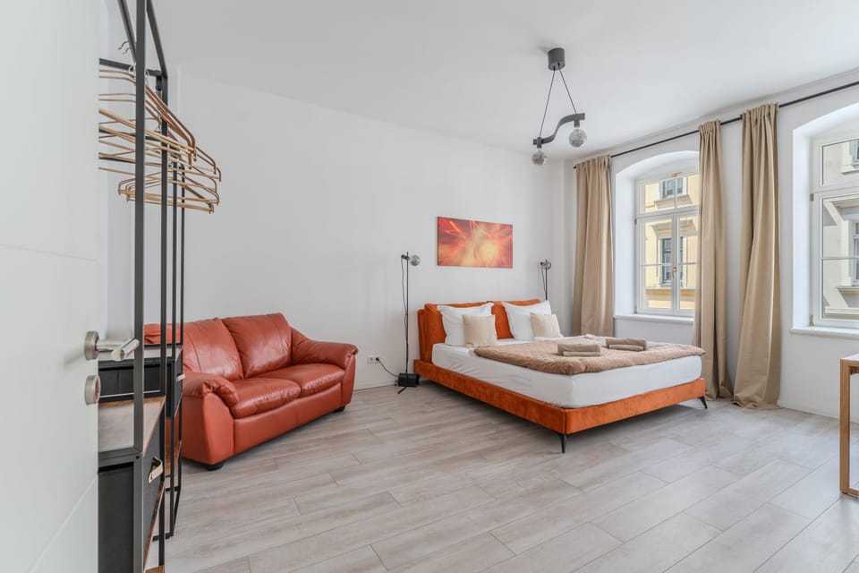 Bed, Photo of the whole room, Seating area, Bedroom, towels