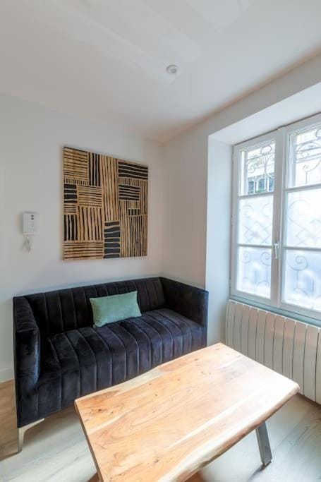Appartement contemporain rénové à Paris 14ème Apartment in Paris