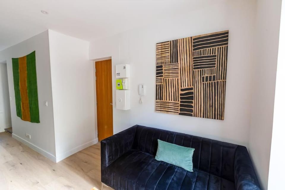 Appartement contemporain rénové à Paris 14ème Apartment in Paris