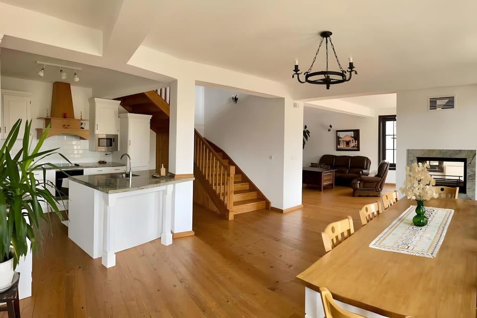 Large Cosy House by a Forest - Treehouse, BBQ, Fireplace & Mountain Villa in Plovdiv Province