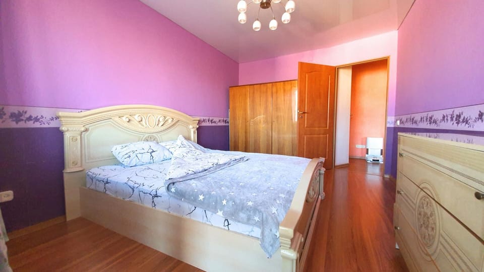 Bed, Photo of the whole room, Bedroom, wardrobe