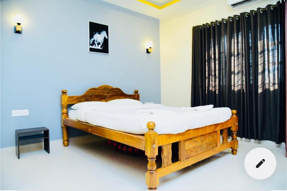 Gayatri home stay, Spacious 3bhk apartment near Baga beach House in Baga
