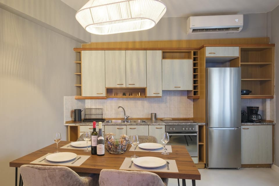Kitchen or kitchenette, Dining area, air conditioner