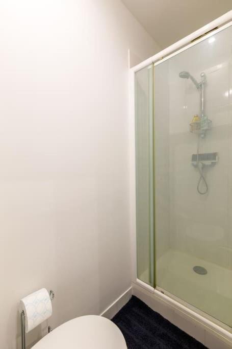 Appartement élégant rénové à Paris 14ème Apartment in Paris