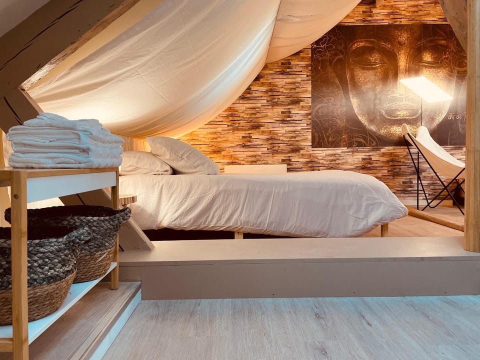 Bed, Bedroom
