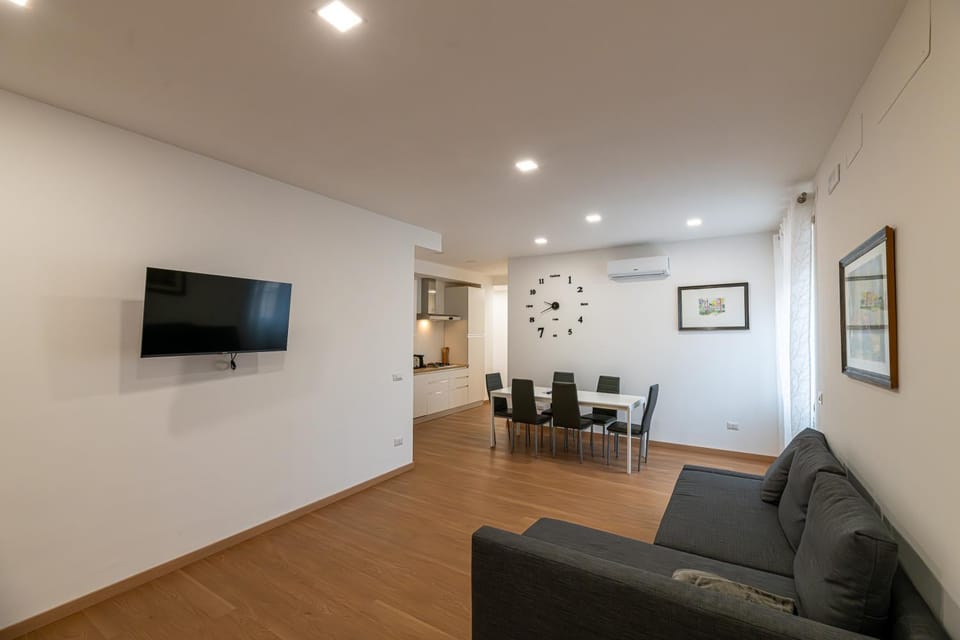 Communal lounge/ TV room, Living room, Seating area