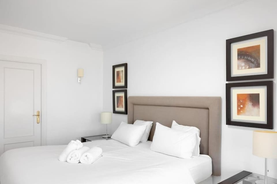 2 Bed apartment in Magna Marbella with sea views Apartment in Marbella