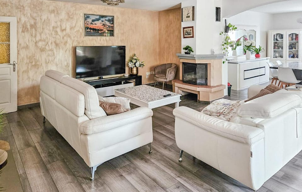 4 Bedroom Amazing Home In Les Angles House in Avignon