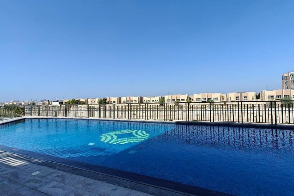 Day, Swimming pool