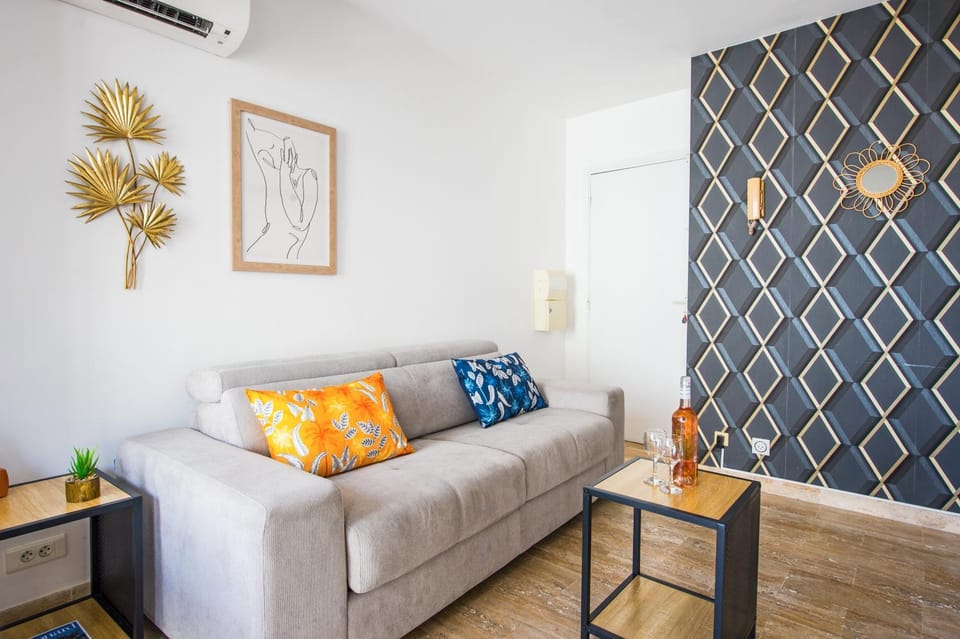 Living room, Seating area, Dining area, air conditioner