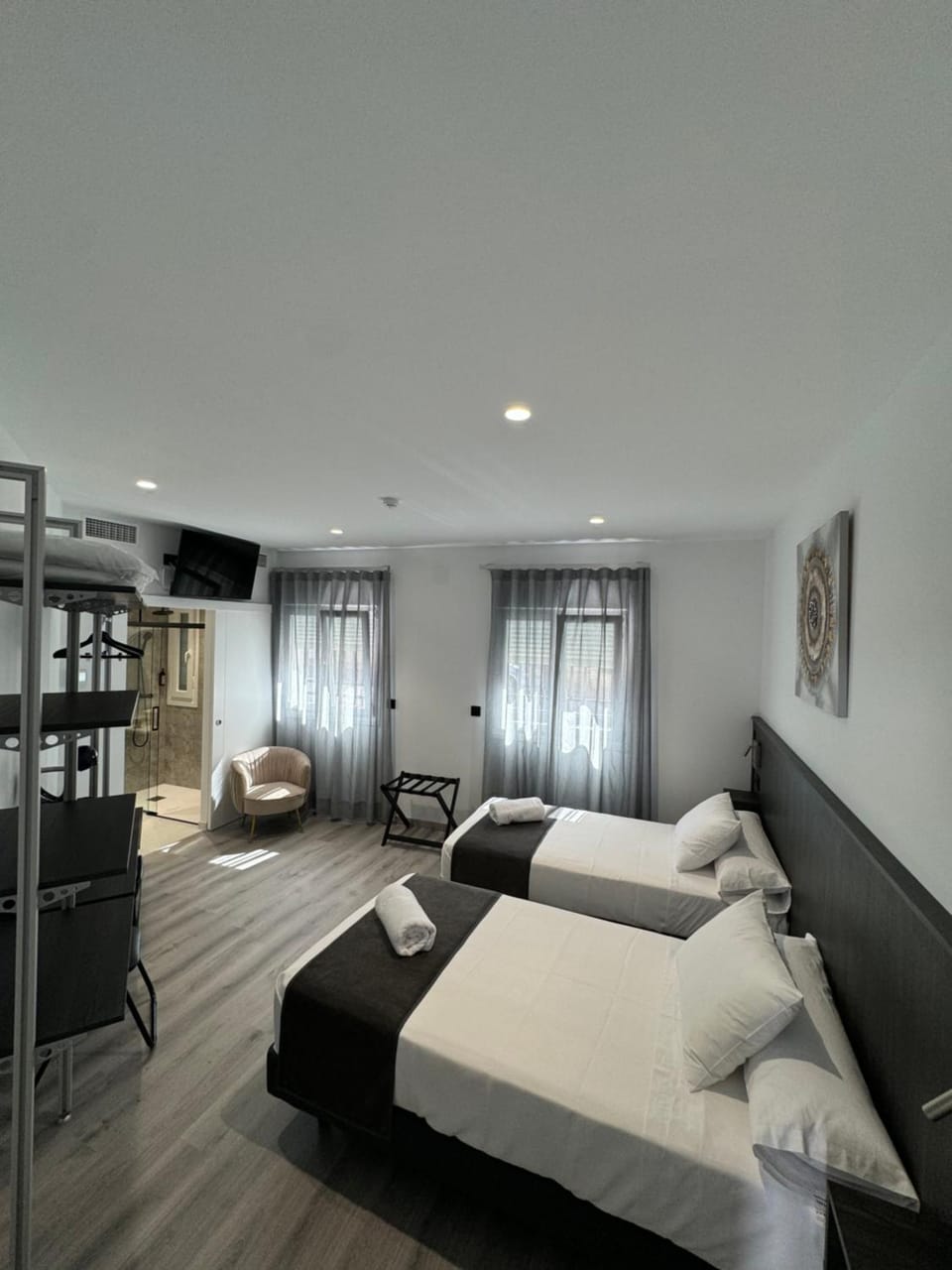 Bed, TV and multimedia, Coffee/tea facilities, Photo of the whole room, heating, minibar, towels