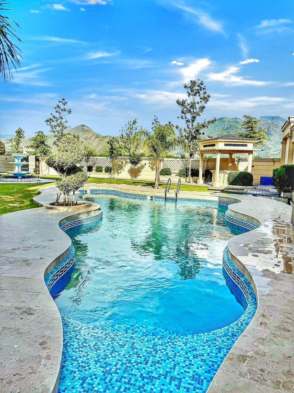 Property building, Restaurant/places to eat, Day, Natural landscape, Garden, Garden view, Pool view, Swimming pool, Breakfast, sunbed
