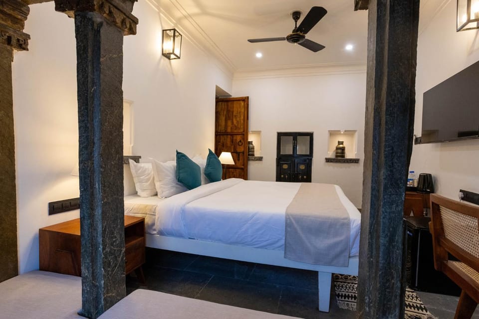 Bed, Photo of the whole room, Bedroom