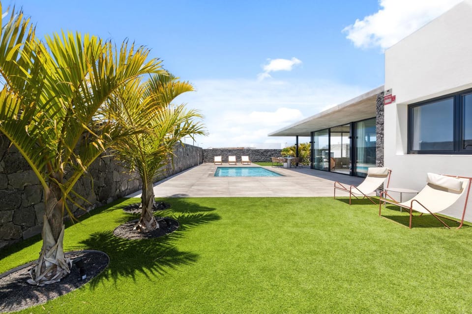 Garden, Garden view, Pool view, sunbed