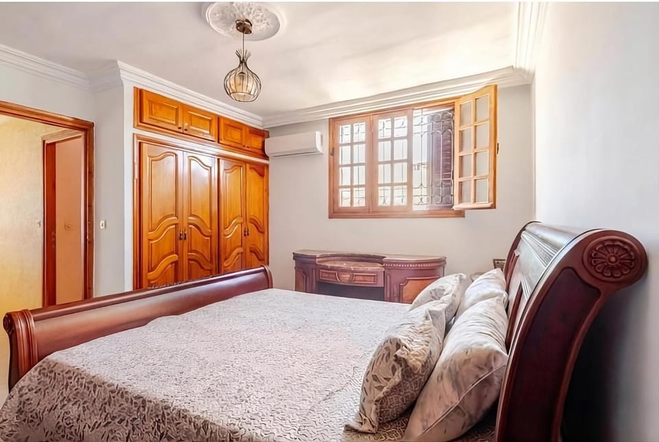 Bedroom, air conditioner