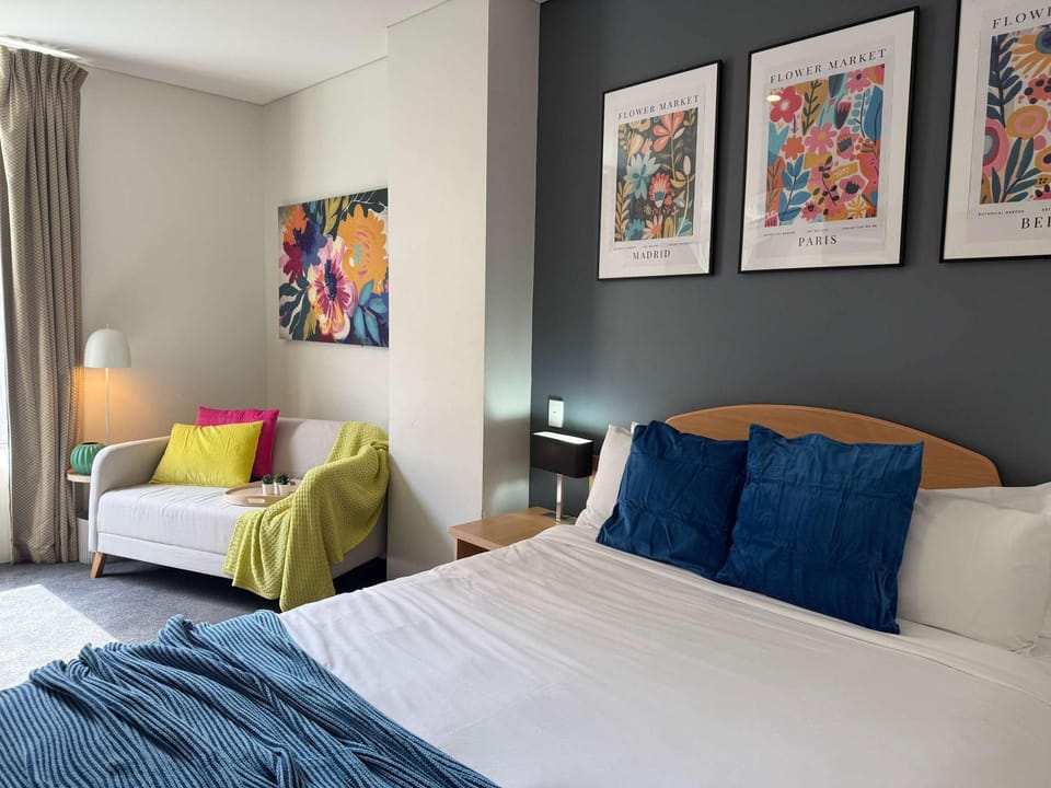 303 Cheerful City Central Crib Sleeps 2 Apartment in Perth