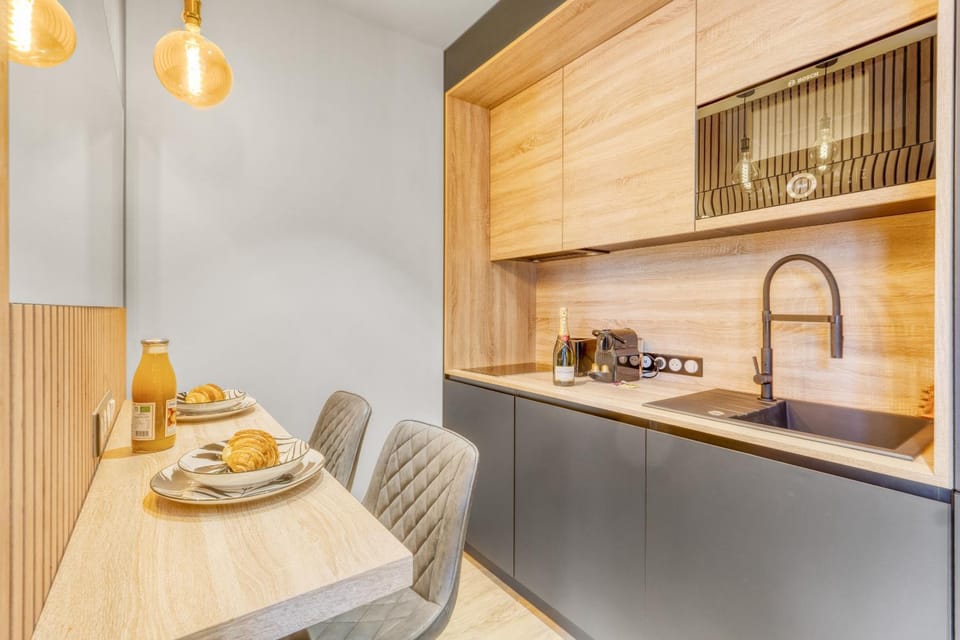 Kitchen or kitchenette