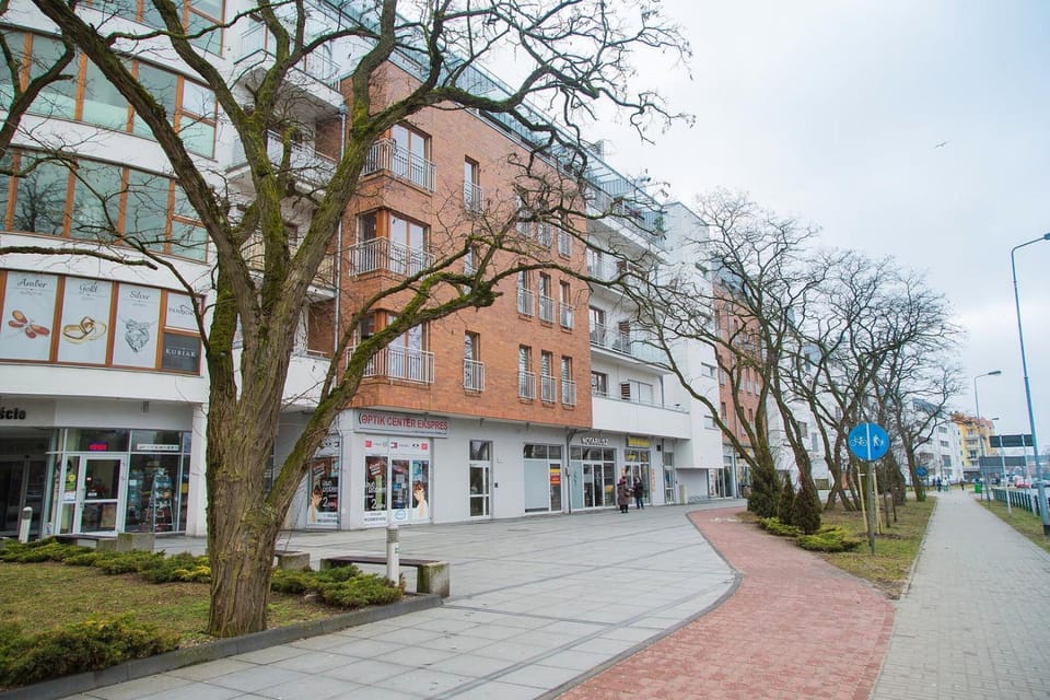 Property building, Day, Neighbourhood, Street view, Location
