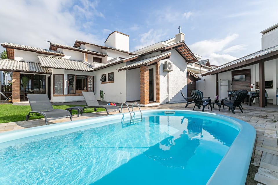 Casa Jurere Internacional com 6 quartos e piscina, churrasqueira , 300m do mar House in Florianopolis