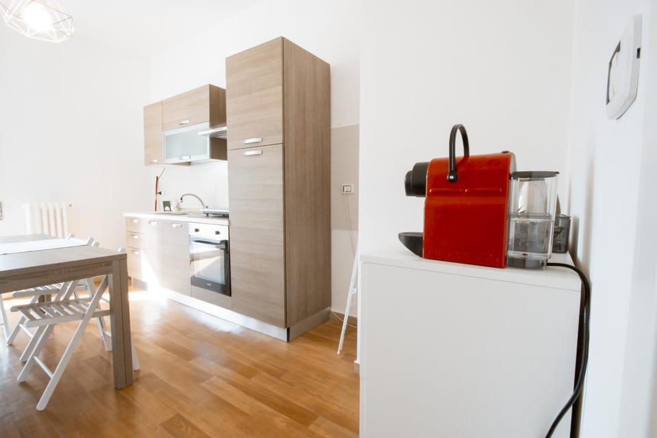 Kitchen or kitchenette, Dining area, oven, stove