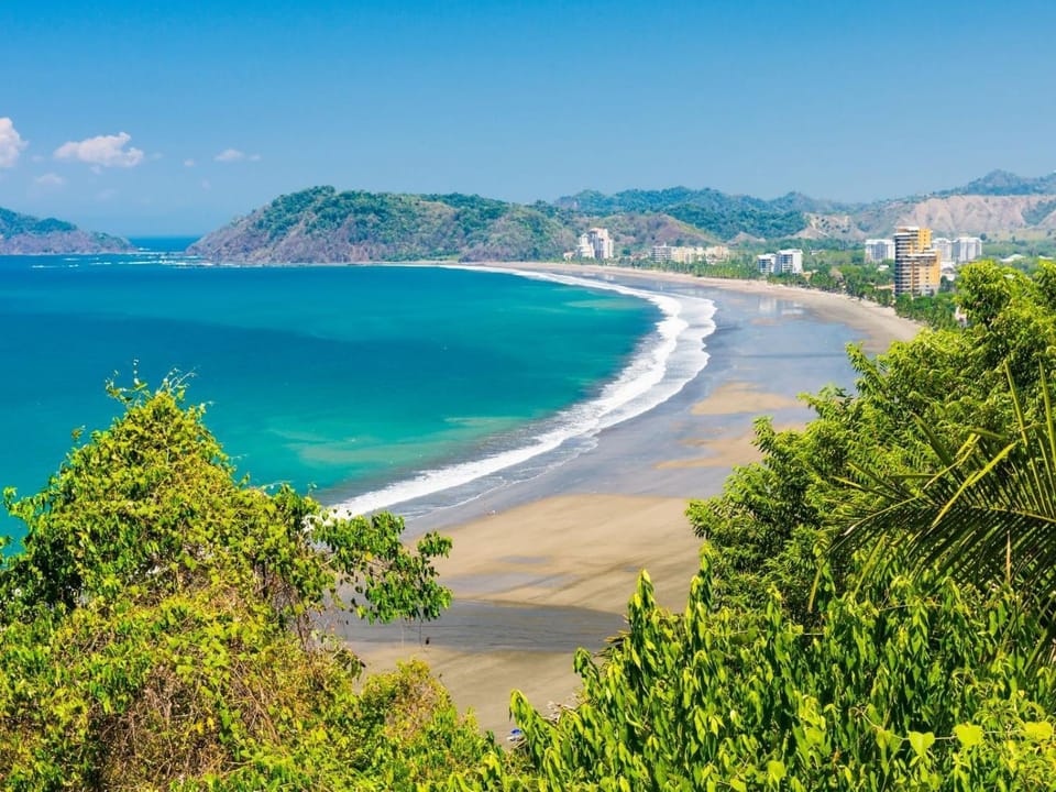 Jaco Beach, Viva Jaco, AC, HOT water, 3 Pools, BBQ, Gym, Co-Work, Games, Ranchos Apartment in Jaco