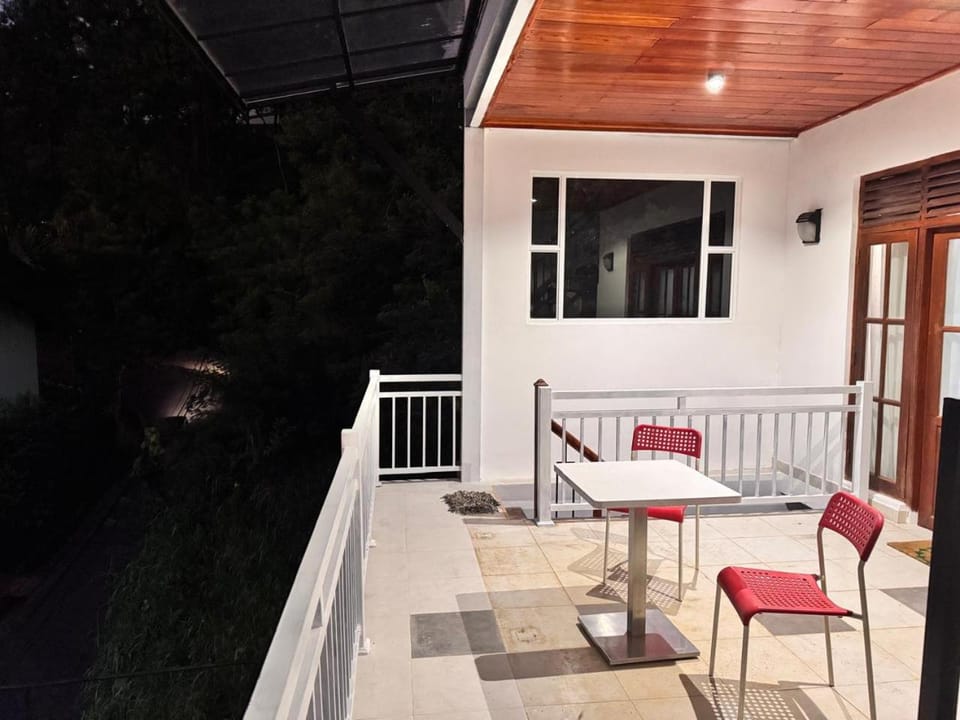 Misty Hills Lakeview Lounge Nature lodge in Kandy