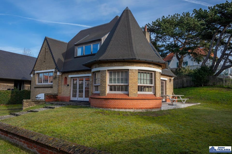 Property building, Garden, Garden view