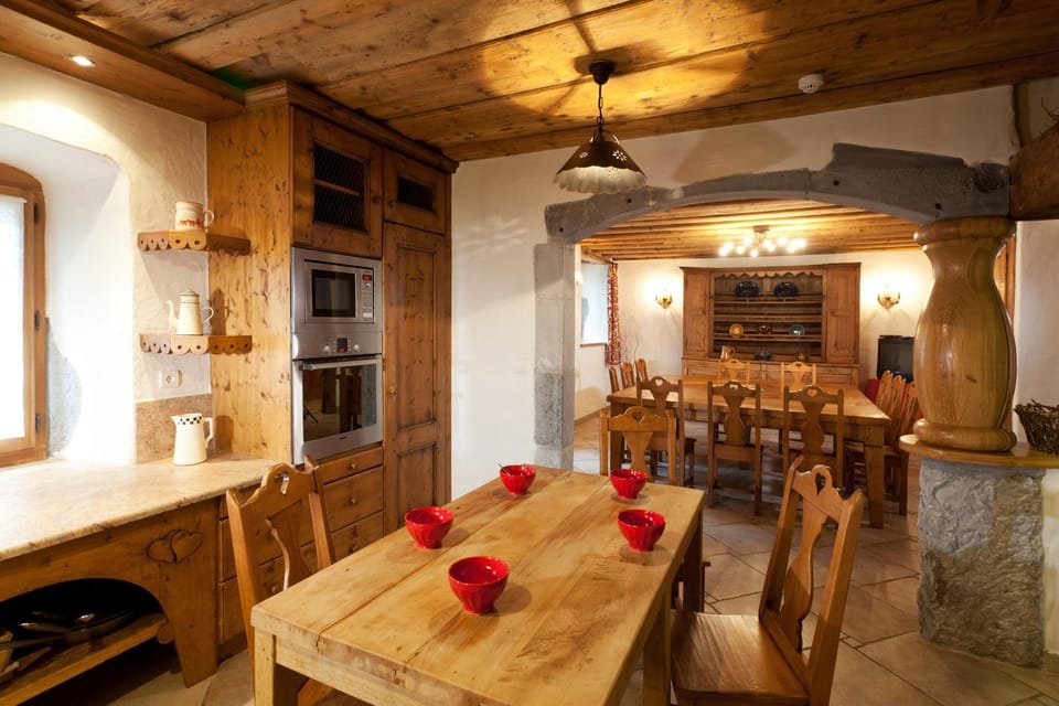 Property building, Kitchen or kitchenette, Living room