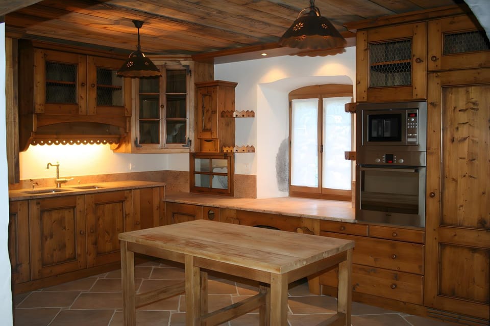 Kitchen or kitchenette, Living room