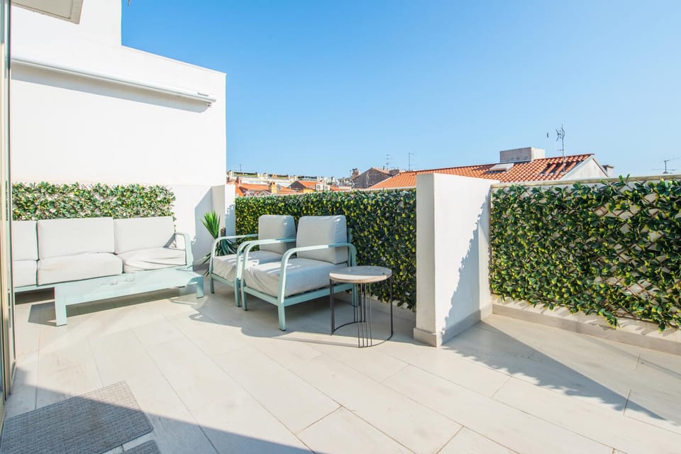 Patio, View (from property/room), Balcony/Terrace, Living room, Seating area, sunbed