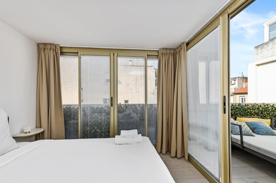 Bed, View (from property/room), Balcony/Terrace, Photo of the whole room, Bedroom