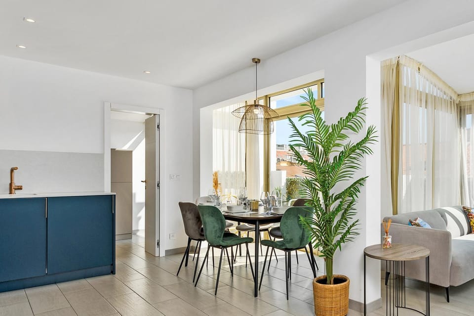 Living room, Seating area, Dining area