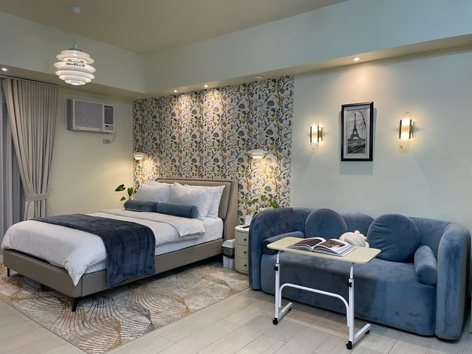 Bed, Living room, Photo of the whole room, Bedroom, air conditioner
