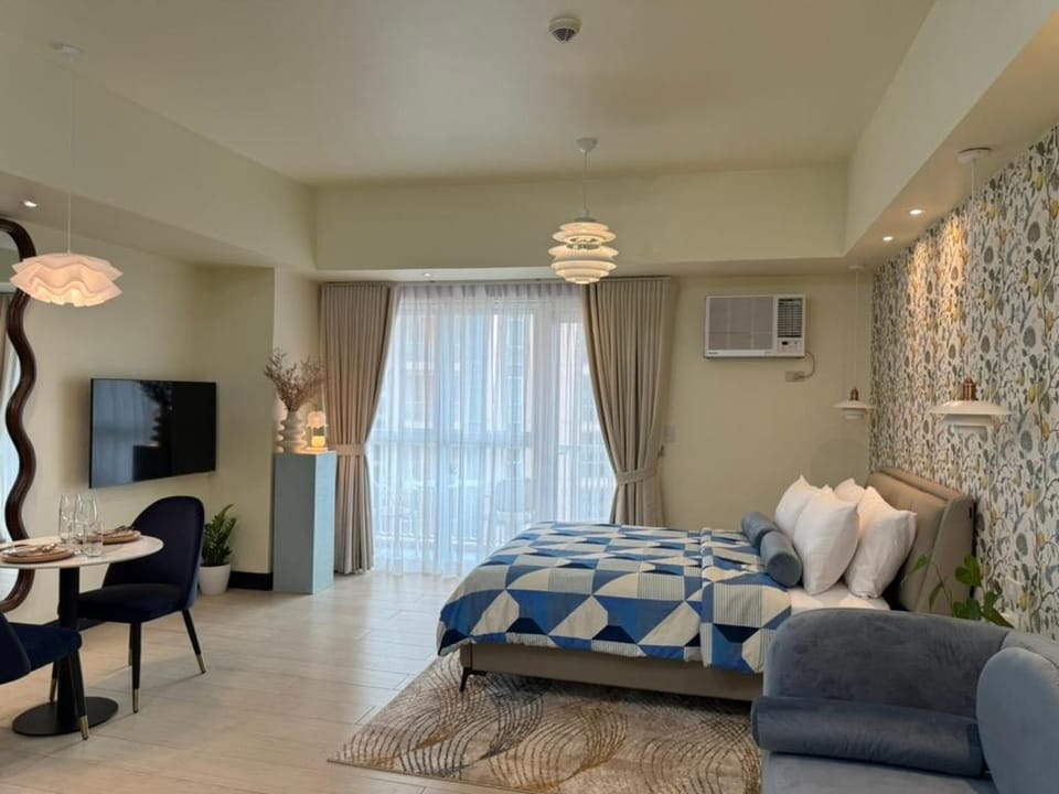 Bed, TV and multimedia, Living room, Photo of the whole room, Bedroom