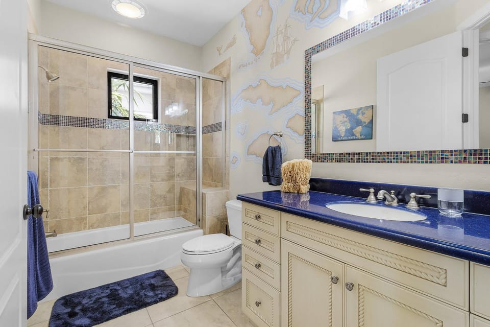 JUST WOW!! Experience Luxury! Gulf Access, Pool & Spa, Dock, Tiki- Villa Waterfront Wonderland House in Cape Coral