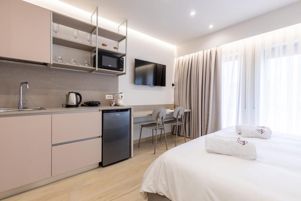 Bed, TV and multimedia, Kitchen or kitchenette, Photo of the whole room, towels