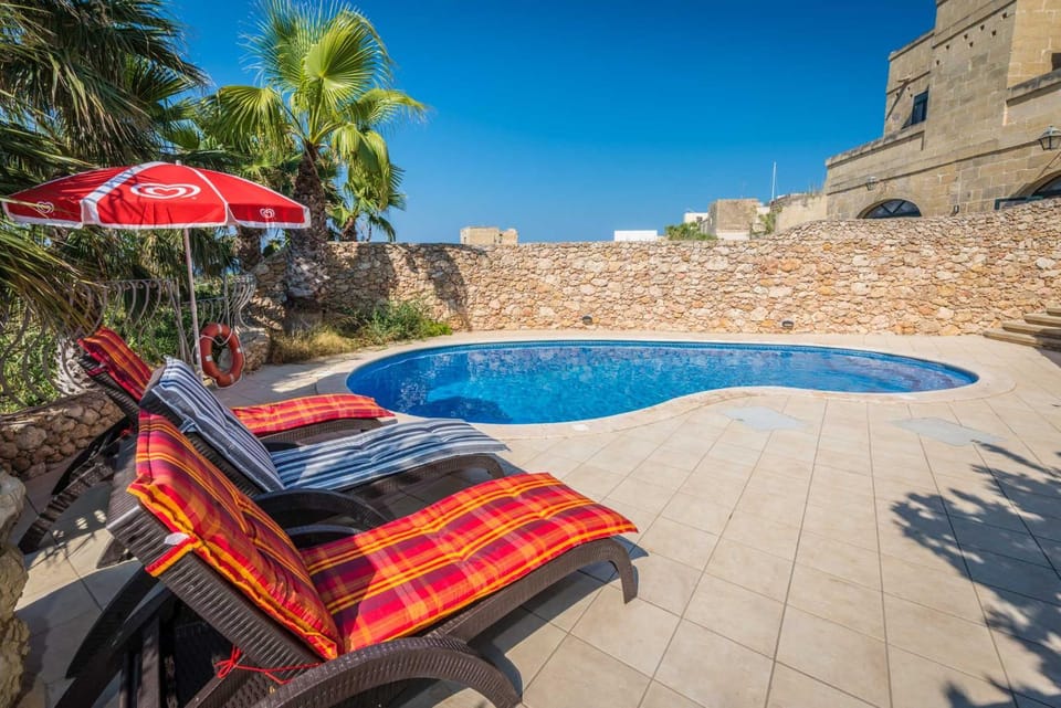 3 Bedroom Holiday Home with Private Pool and Views House in Malta
