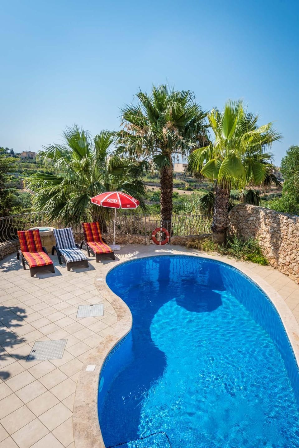 3 Bedroom Holiday Home with Private Pool and Views House in Malta
