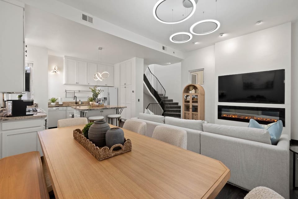 Communal lounge/ TV room, TV and multimedia, Kitchen or kitchenette, Living room, Seating area, Evening entertainment