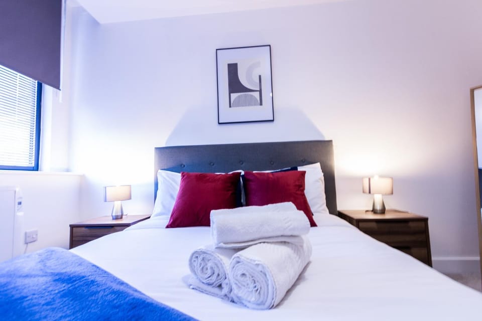 Bed, Photo of the whole room, Bedroom, towels