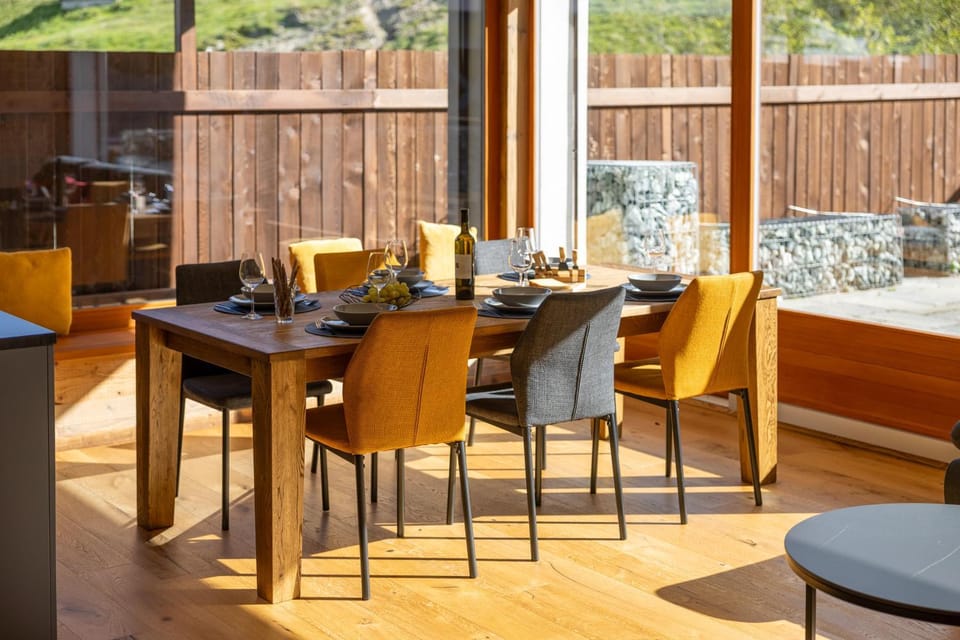 Day, Living room, Seating area, Dining area
