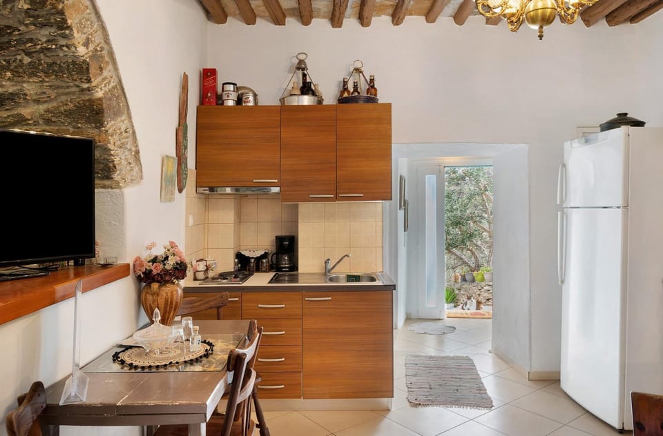 Property building, Kitchen or kitchenette, Living room